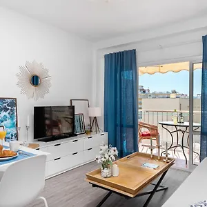 cozy-apartment-next-to-the-beach-and-nerja-center.hotelsinnerja.org/